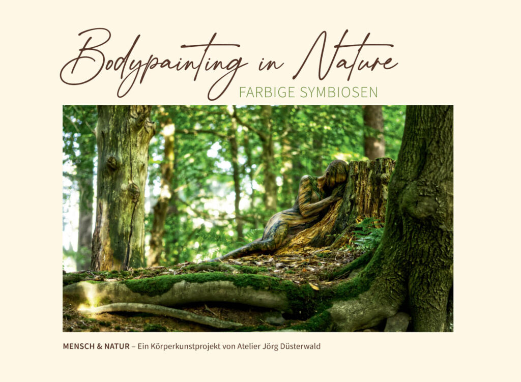 Künstler Jörg Düsterwald hat von dem Körperkunstprojekt Nature Art einen Fotobildband publiziert. Auf der Titelseite ist die Buchüberschrift sowie ein Bild.