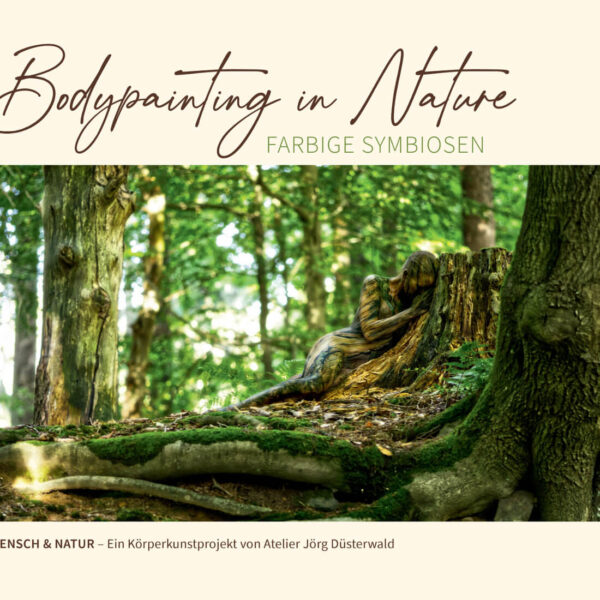 Künstler Jörg Düsterwald hat von dem Körperkunstprojekt Nature Art einen Fotobildband publiziert. Auf der Titelseite ist die Buchüberschrift sowie ein Bild.