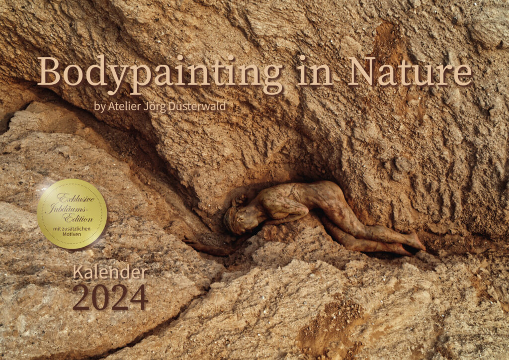 Das Titelbild vom Bodypainting-Kalender NATURE ART 2024 von Künstler Jörg Düsterwald.