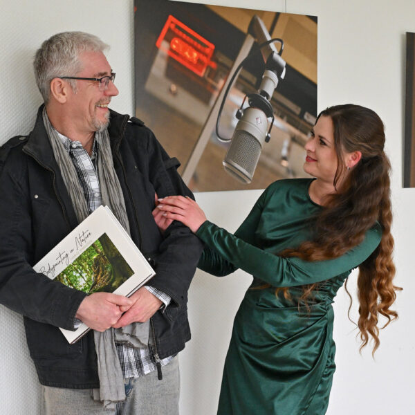 Künstler Jörg Düsterwald und Modell Tatjana Heinz im NDR Landesfunkhaus Hannover