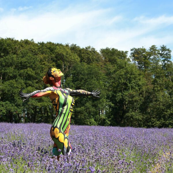 Fotoshooting-Ergebnis mit einem von Künstler Jörg Düsterwald bemalten Fotomodell.