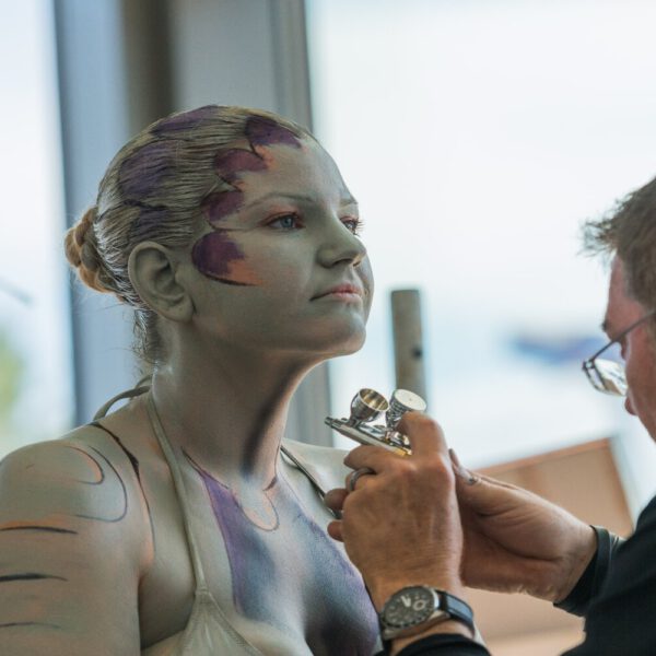Anlässlich der Damper Handicap-Tage, eine Informationsveranstaltung der ortsansässigen Reha-Kliniken stylt der Künstler Jörg Düsterwald live vor Publikum gesundheitlich beeinträchtigte Personen mit Bodypainting.