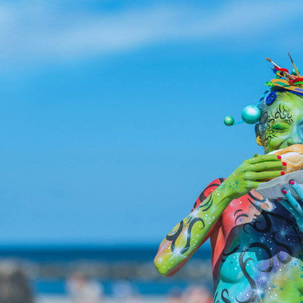 Anlässlich der Damper Handicap-Tage, eine Informationsveranstaltung der ortsansässigen Reha-Kliniken stylt der Künstler Jörg Düsterwald live vor Publikum gesundheitlich beeinträchtigte Personen mit Bodypainting.