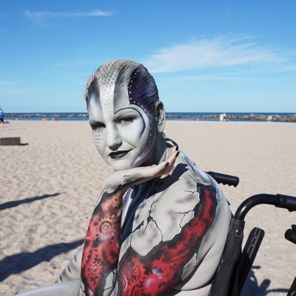 Anlässlich der Damper Handicap-Tage, eine Informationsveranstaltung der ortsansässigen Reha-Kliniken stylt der Künstler Jörg Düsterwald live vor Publikum gesundheitlich beeinträchtigte Personen mit Bodypainting.