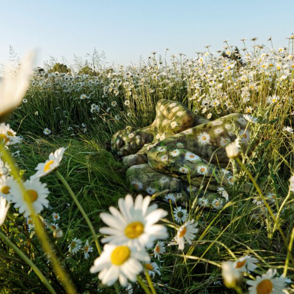 Blumen-Motiv aus dem Körperkunstprojekt NATURE ART des Künstlers Jörg Düsterwald mit einem Bodypaintingmodell.