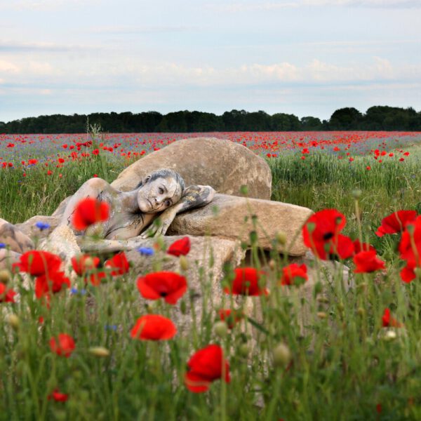 Mohnblumen-Motiv aus dem Körperkunstprojekt NATURE ART des Künstlers Jörg Düsterwald mit einem Bodypaintingmodell.