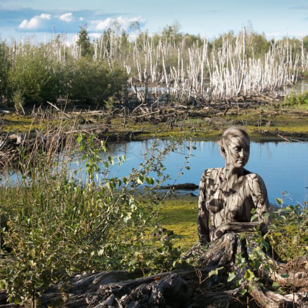 Torfmoor-Motiv aus dem Körperkunstprojekt NATURE ART des Künstlers Jörg Düsterwald mit einem Bodypaintingmodell.