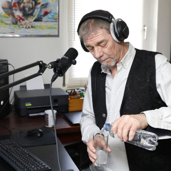 Bodyart-Künstler Jörg Düsterwald erzählt in seinem Podcast Geschichten aus seinem Künstlerleben.