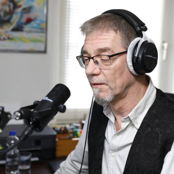 Bodyart-Künstler Jörg Düsterwald erzählt in seinem Podcast Geschichten aus seinem Künstlerleben.