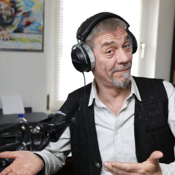 Bodyart-Künstler Jörg Düsterwald erzählt in seinem Podcast Geschichten aus seinem Künstlerleben.