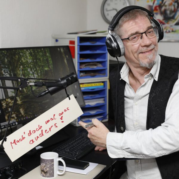 Bodyart-Künstler Jörg Düsterwald erzählt in seinem Podcast Geschichten aus seinem Künstlerleben.