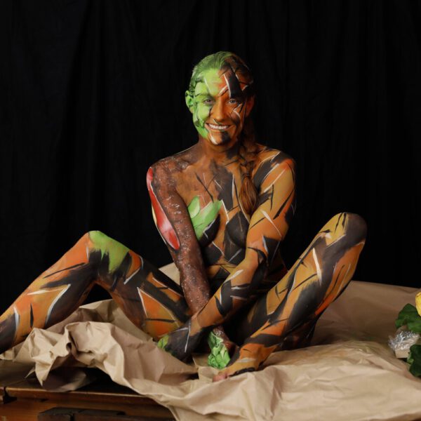 Arbeitsfoto der Bodypainting-Kunstperformance HAMBURGER von Künstler Jörg Düsterwald