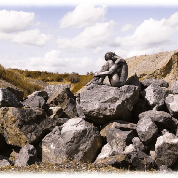Steinmotiv aus dem Körperkunstprojekt NATURE ART des Künstlers Jörg Düsterwald mit einem Bodypaintingmodell.