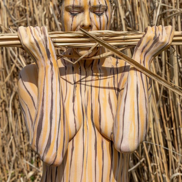 Schilf-Motiv von dem Körperkunstprojekt NATURE ART des Künstlers Jörg Düsterwald mit einem bemalten Fotomodell.