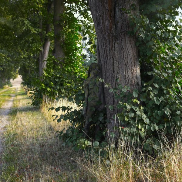 Allee-Motiv von dem Körperkunstprojekt NATURE ART des Künstlers Jörg Düsterwald mit einem bemalten Fotomodell.