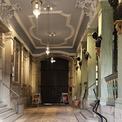 Das Schloßmuseum Arnstadt in Thüringen präsentiert in einer Sonderausstellung das Thema Bodypainting mit Künstler Jörg Düsterwald.