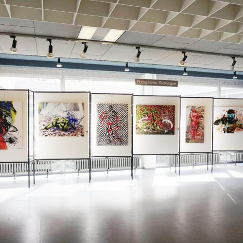 Bilder und Gemälde von Künstler Jörg Düsterwald werden in einer Ausstellung präsentiert.