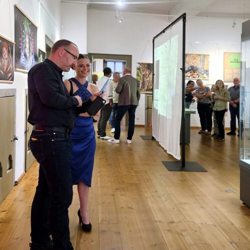 Ausstellung, Kunstausstellung, Bilderausstellung, Jörg Düsterwald, Künstler, Bodyart, Bodypainting, Bodypaint, Malerei, Bilder, Bilderpräsentation, Vernissage, Kunstevent, Natureart, MenschundNatur, FarbigeSymbiosen, Haut, Natur,